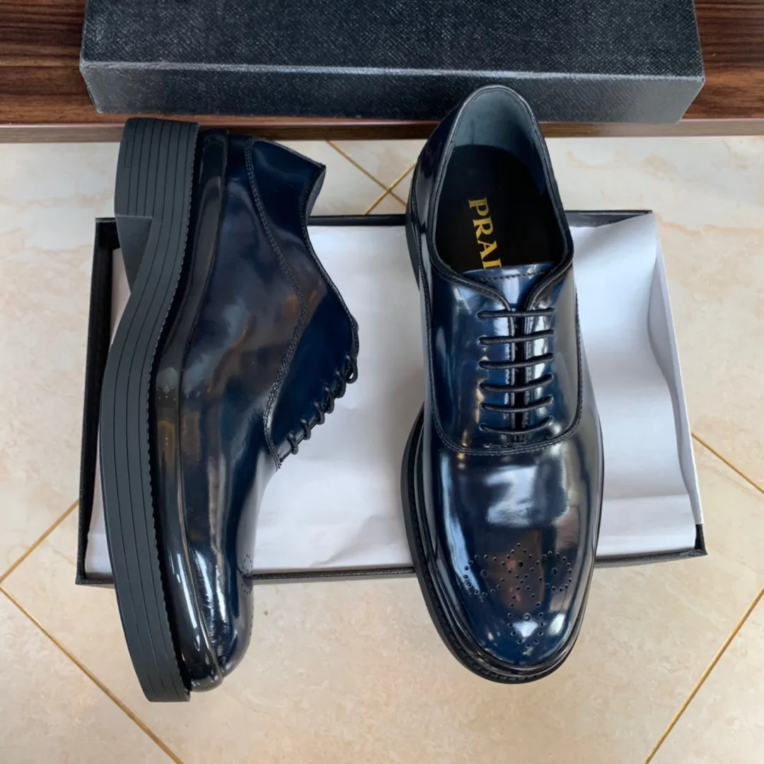 Men's shoes 💰860 💰Best recommendation✨PRADA Prada's top purchasing quality Imported color-brushed edge beads on the uppers Carved toe design Cowhide lining Private molded TPU outsole Non-slip, wear-resistant and elastic Fashionable and versatile Blue 39-44 in stock (38, 45 customized for replacement, return and exchange)